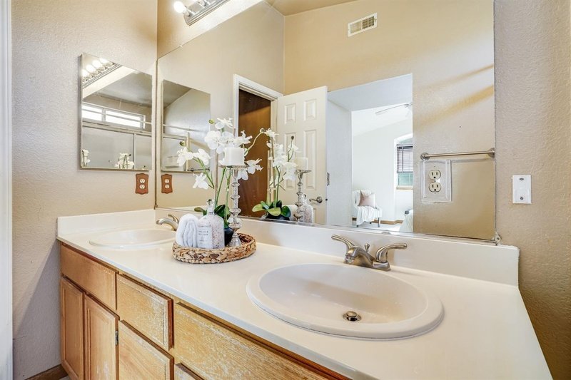 1561 Spring Court property image