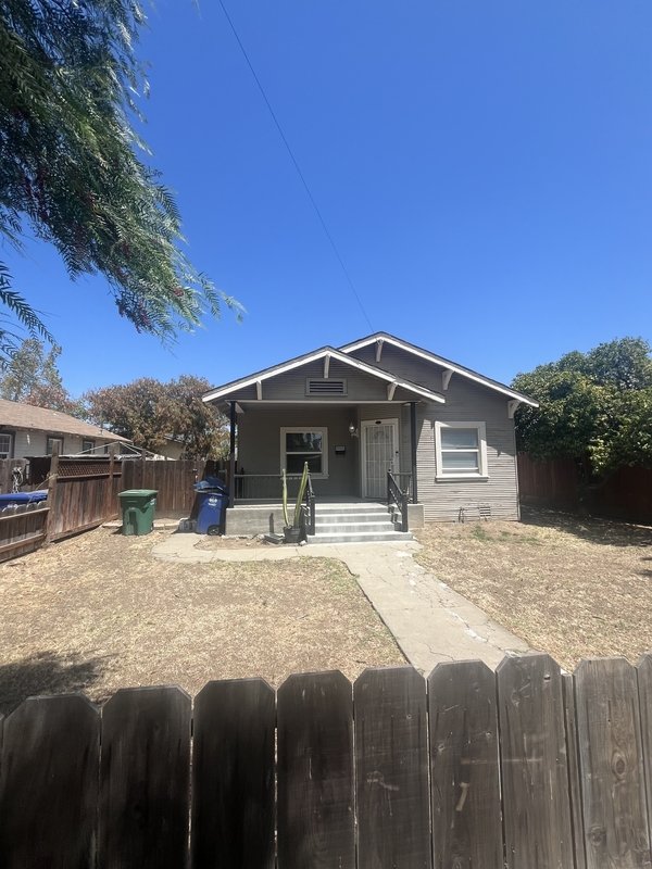 412 L Street property image