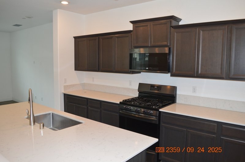 2411 Urdaneta Way property image