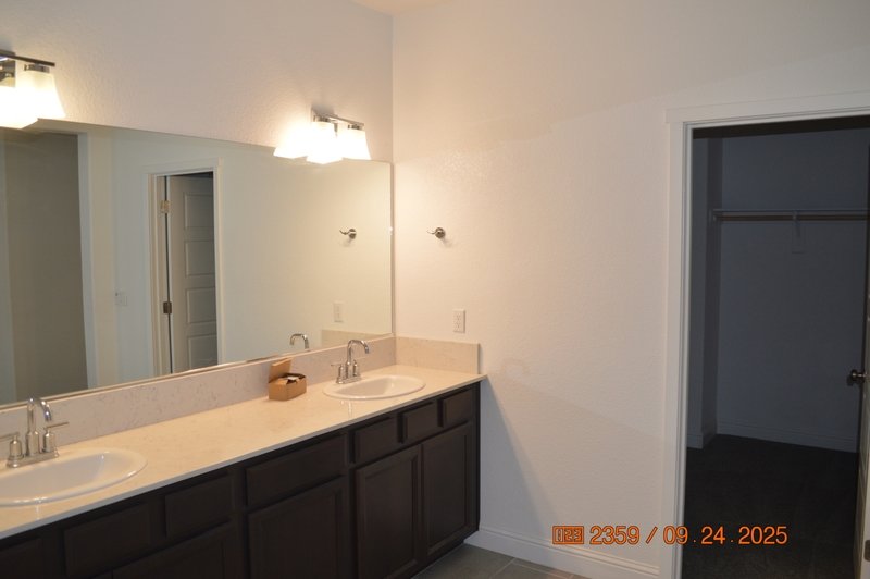 2411 Urdaneta Way property image