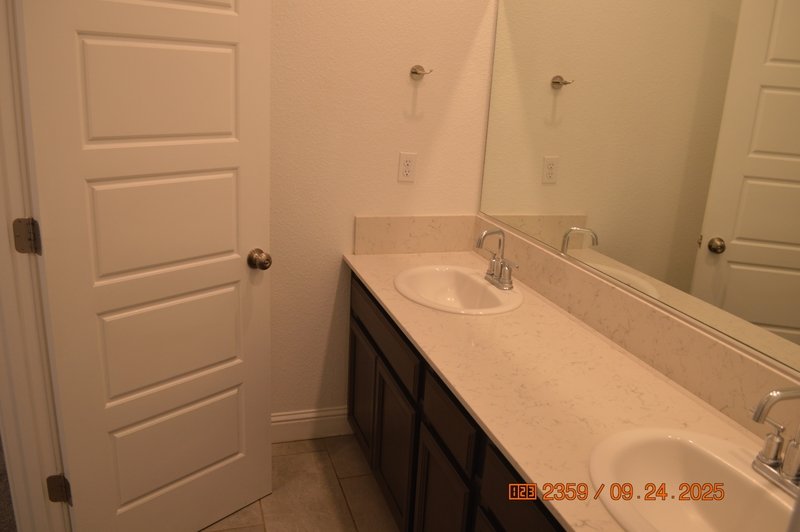 2411 Urdaneta Way property image