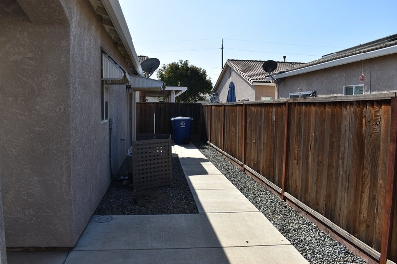 805 Vía Rosa property image