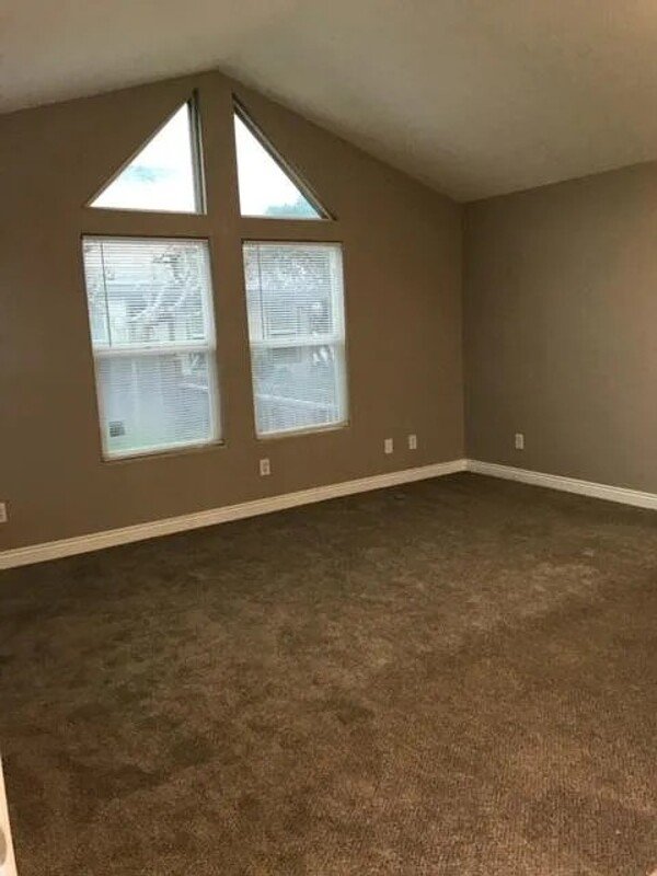 1055 Vermont Ave property image