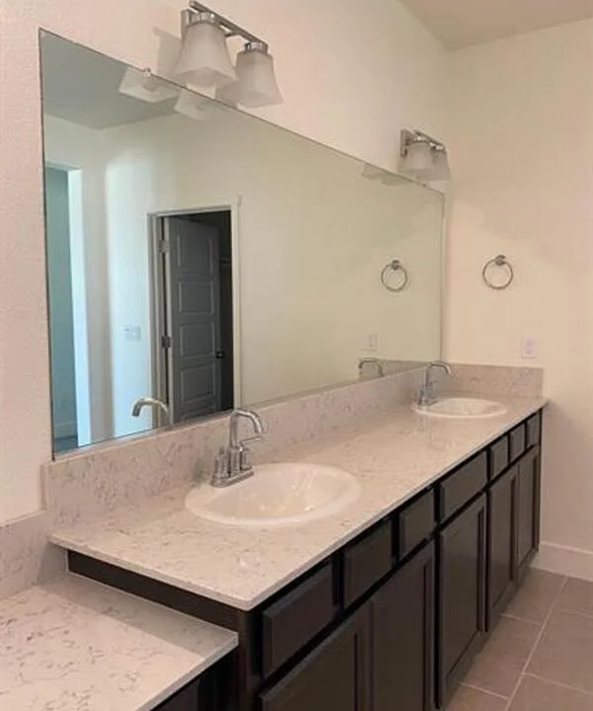 2434 Urdaneta Way property image