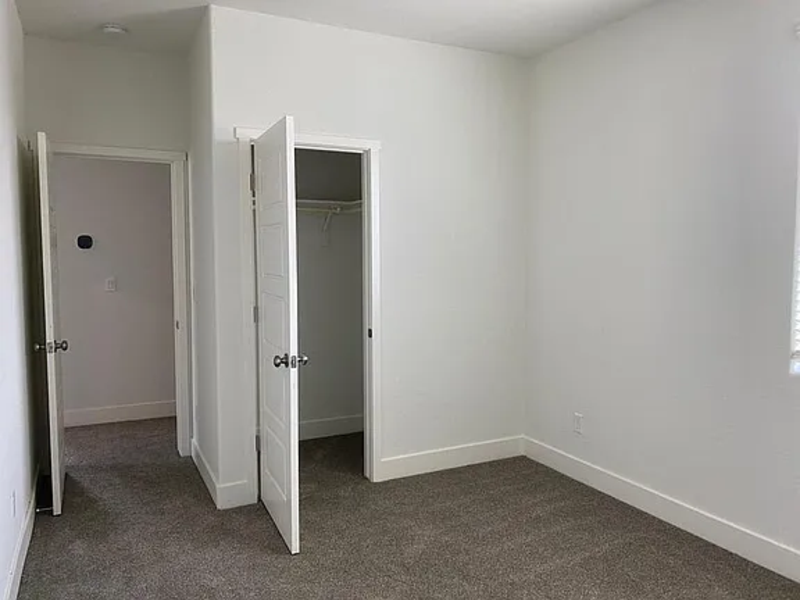 2434 Urdaneta Way property image