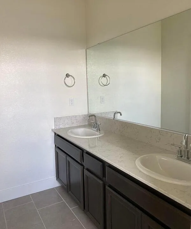 2434 Urdaneta Way property image