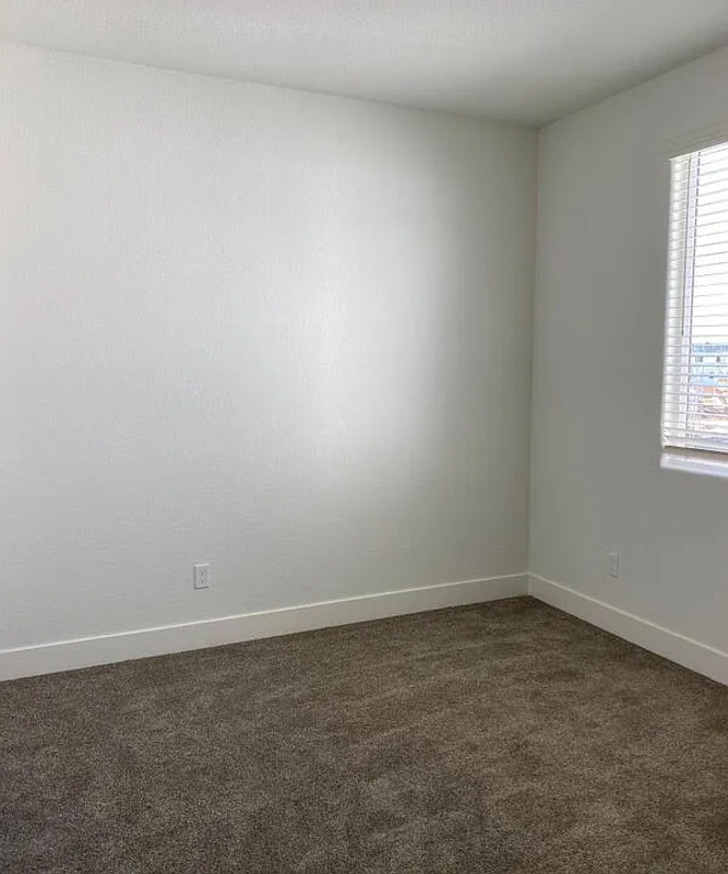 2434 Urdaneta Way property image