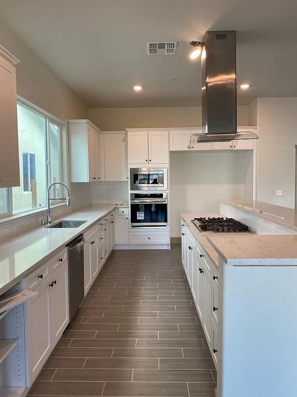 2467 Valverde Drive property image