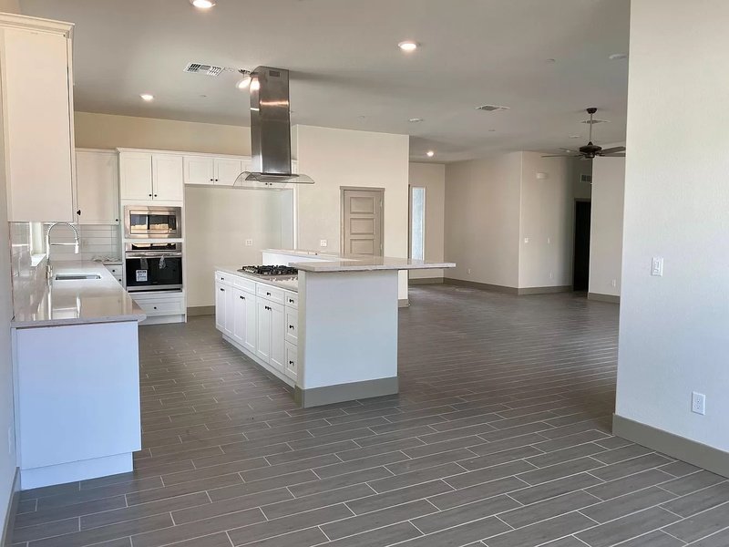 2467 Valverde Drive property image