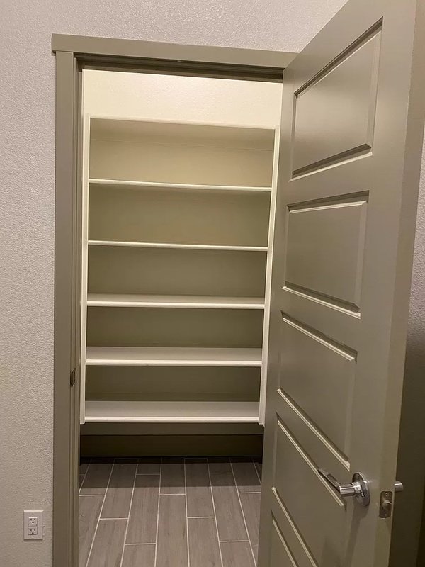 2467 Valverde Drive property image